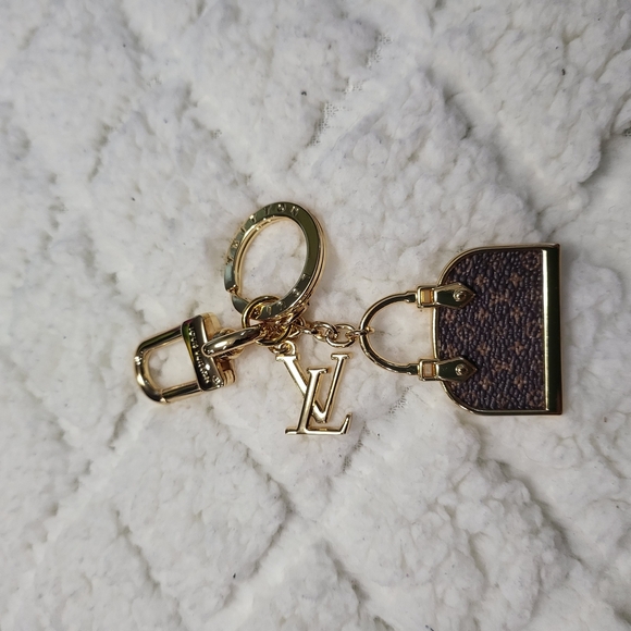 Gold Key and Bag Charms Design..Set of 4 - Picture 1 of 8